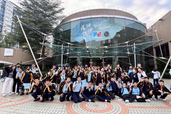 中六級同學到葵青劇院欣賞話劇